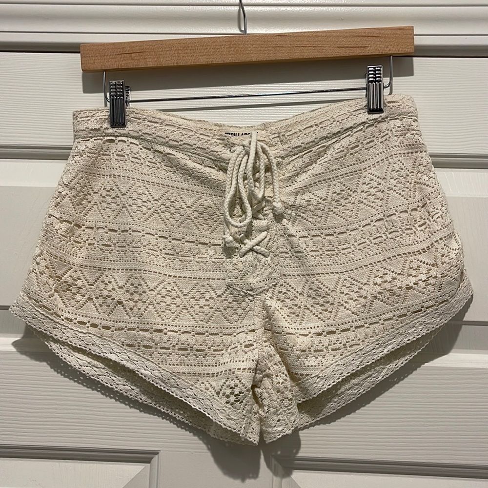Cream BILLABONG crochet shorts